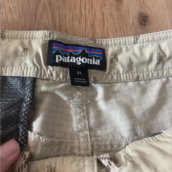 Patagonia Men's Light Tan Cargo Shorts - Picture 4 of 6